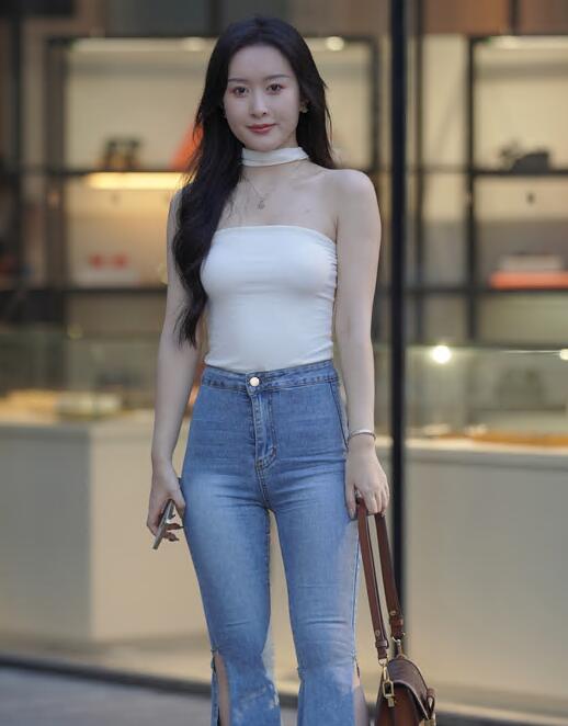 法国色情HD巜安娜情欲史-大胸美女脱内衣黄网站 - 小鸡AV人妻熟女一区二区AV