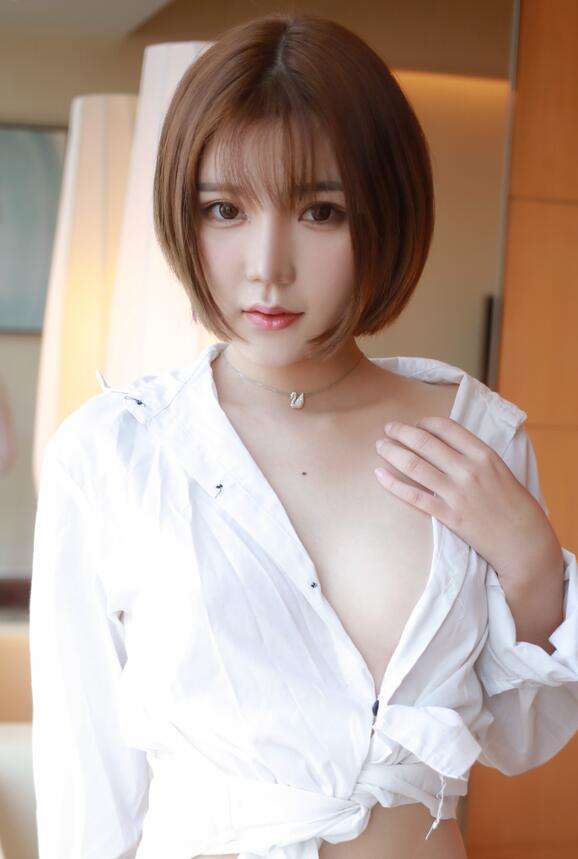 当众扒开双腿调教花蒂