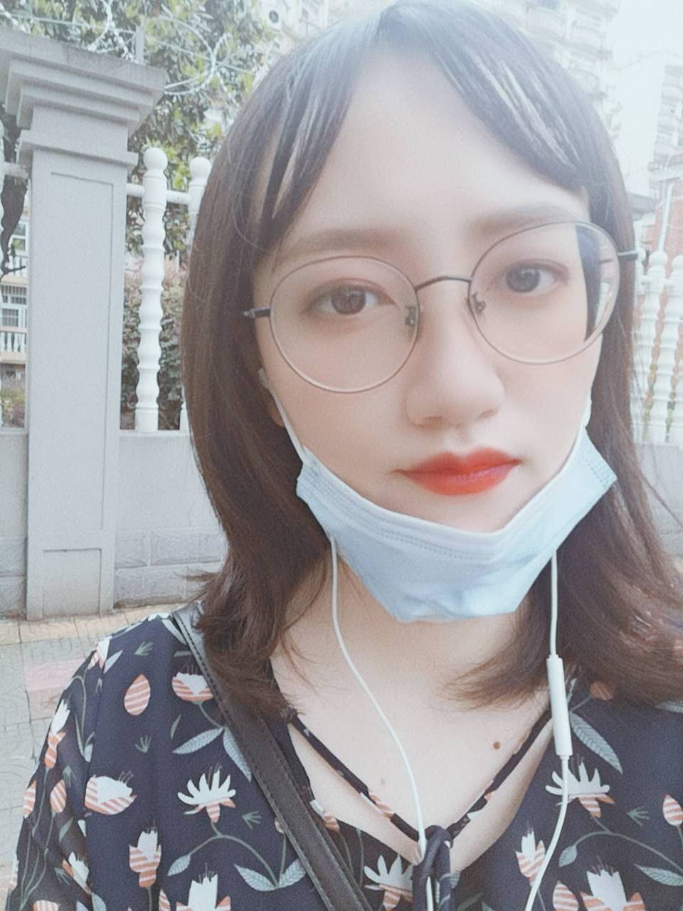 欧美 xxxx18性欧美-娇妻玩4P被三个男人伺候电影 - 小鸡AV精品国产天堂综合一区在线