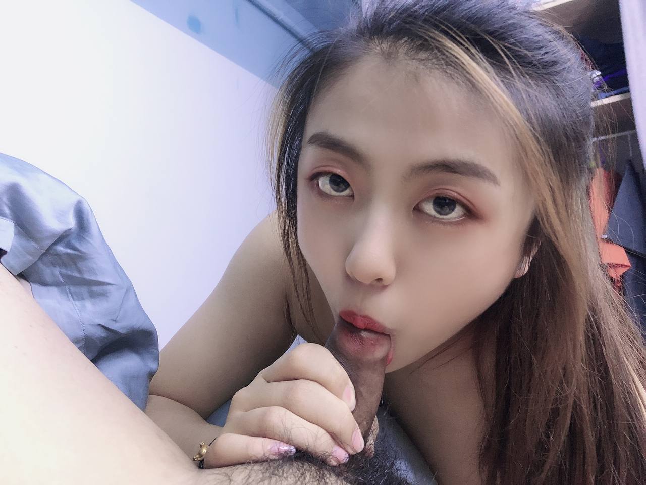 欧美又粗又深又猛又爽A片免费看-国产精品高潮呻吟AV久久床戏 - 小鸡AV小受被按在墙上做腿交动漫