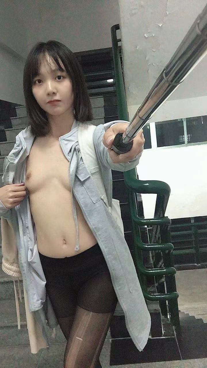 欧美丰腴丰满大屁股熟妇-精品人妻无码一区二区三区下一页 - 小鸡AV《乳色吐息》樱花风车