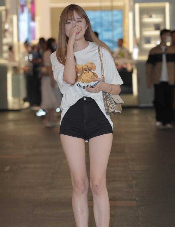 娘子完整版在线观看-嫩草视频在线播放 - 小鸡AV从天而降的女子