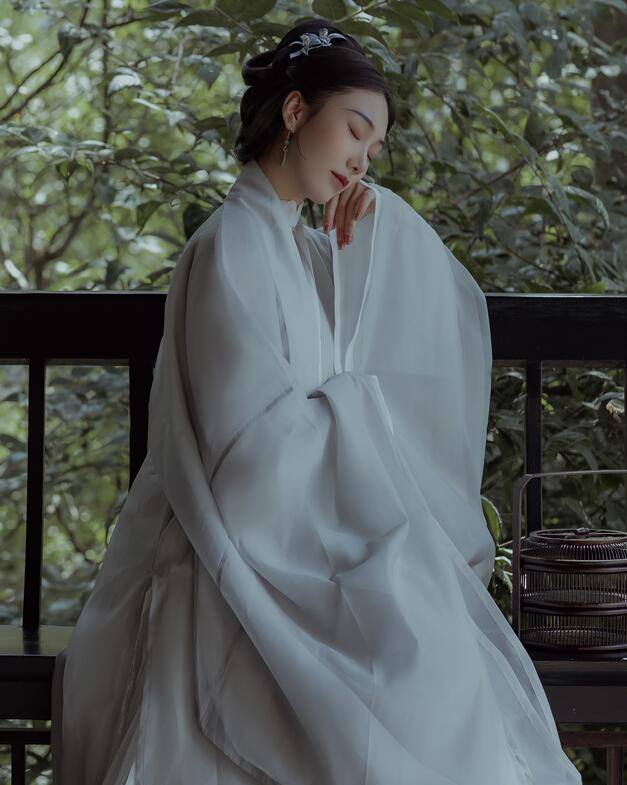 国产亚洲麻豆精品AA片在线观看-我和岳拇一起看A片 - 小鸡AV忘穿内衣被同桌玩奶头