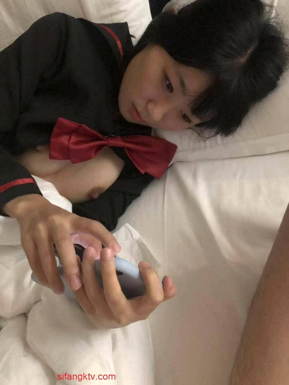 美女主动解开胸罩喂男人吃奶-欧美日韩中文字幕一区二区高清 - 小鸡AV成人免费观看视频久爱网