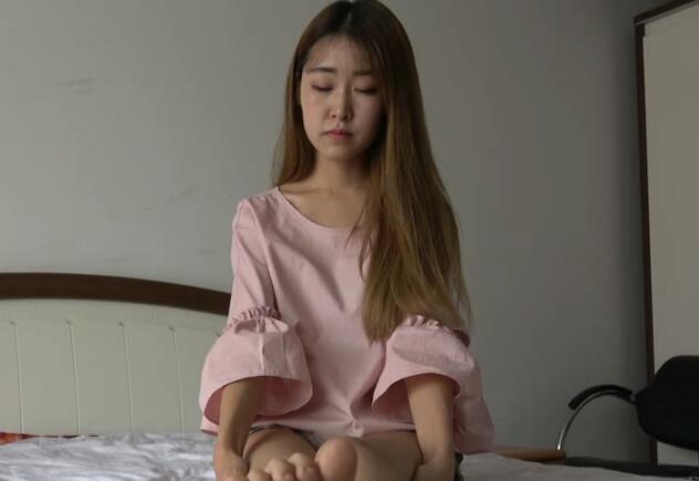 老师摸自己下面摸出白浆视频