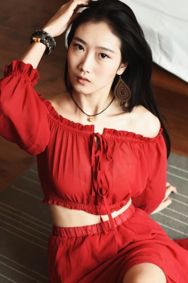 白丝班长脱小内内坐我腿上