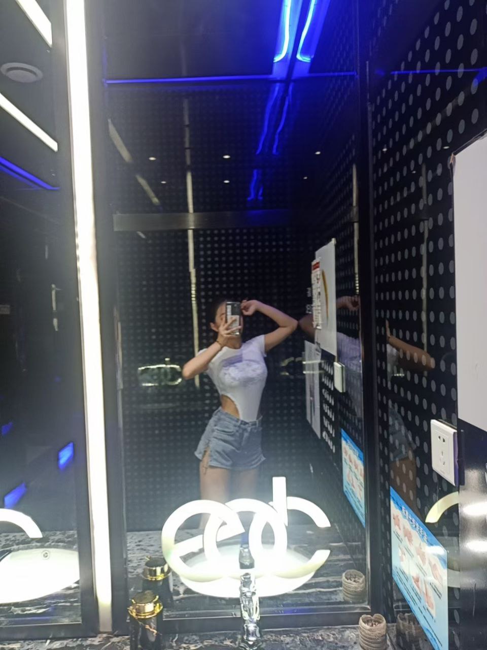 美女主动解开胸罩喂男人吃奶-欧美日韩中文字幕一区二区高清 - 小鸡AV久久青草精品一区二区三区