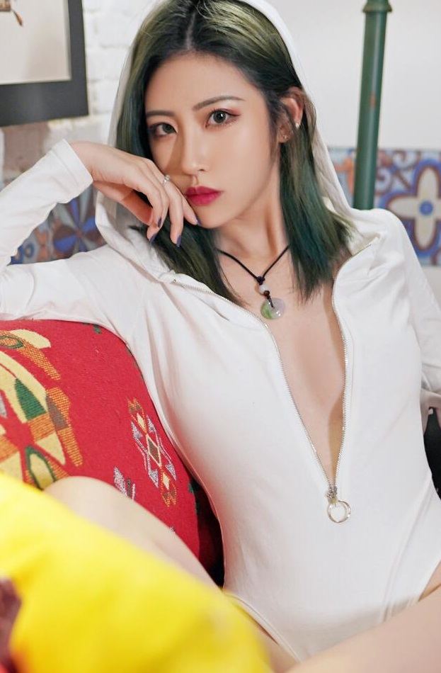 玩弄丰满少妇高潮A片推油小说