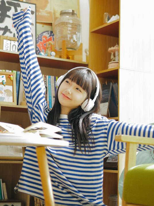 老汉扛起娇妻玉腿进入-秋霞网韩国理伦片免费看 - 小鸡AV又硬又粗进去好爽A片免费多人玩