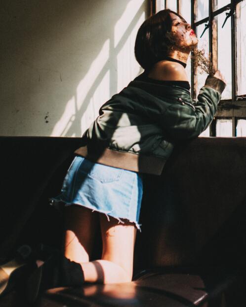 法国色情HD巜安娜情欲史-大胸美女脱内衣黄网站 - 小鸡AV啊在公交车上被轮流玩