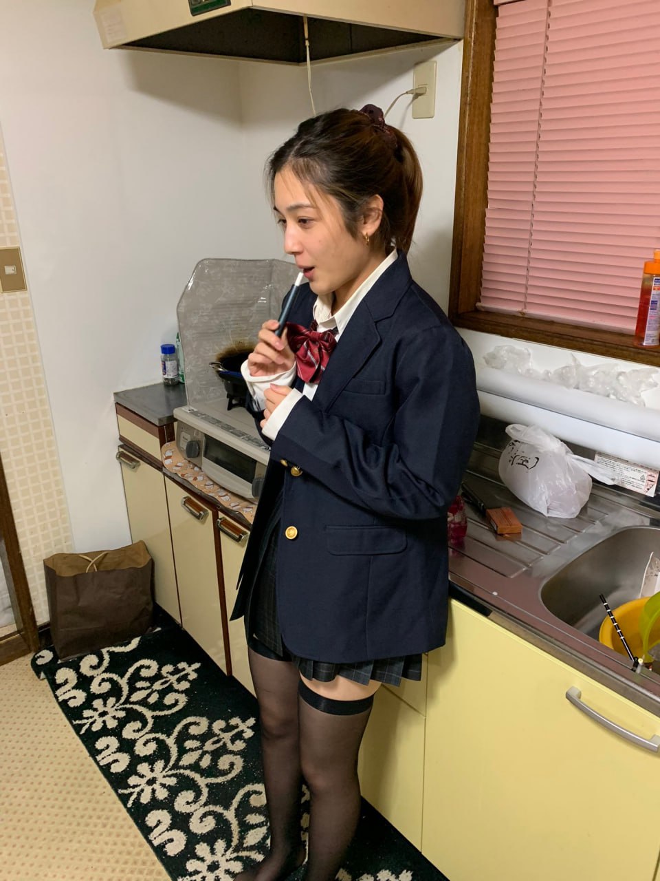 久久午夜视频-欧美性综合 - 小鸡AV火山口的两个人电影未剪版