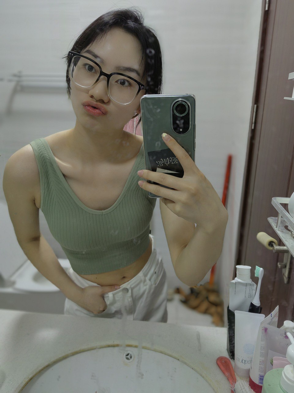 2019最新国产不卡a国内2018-免费看污又色又爽又黄又脏小说 - 小鸡AV娇妻让壮男弄的流白浆