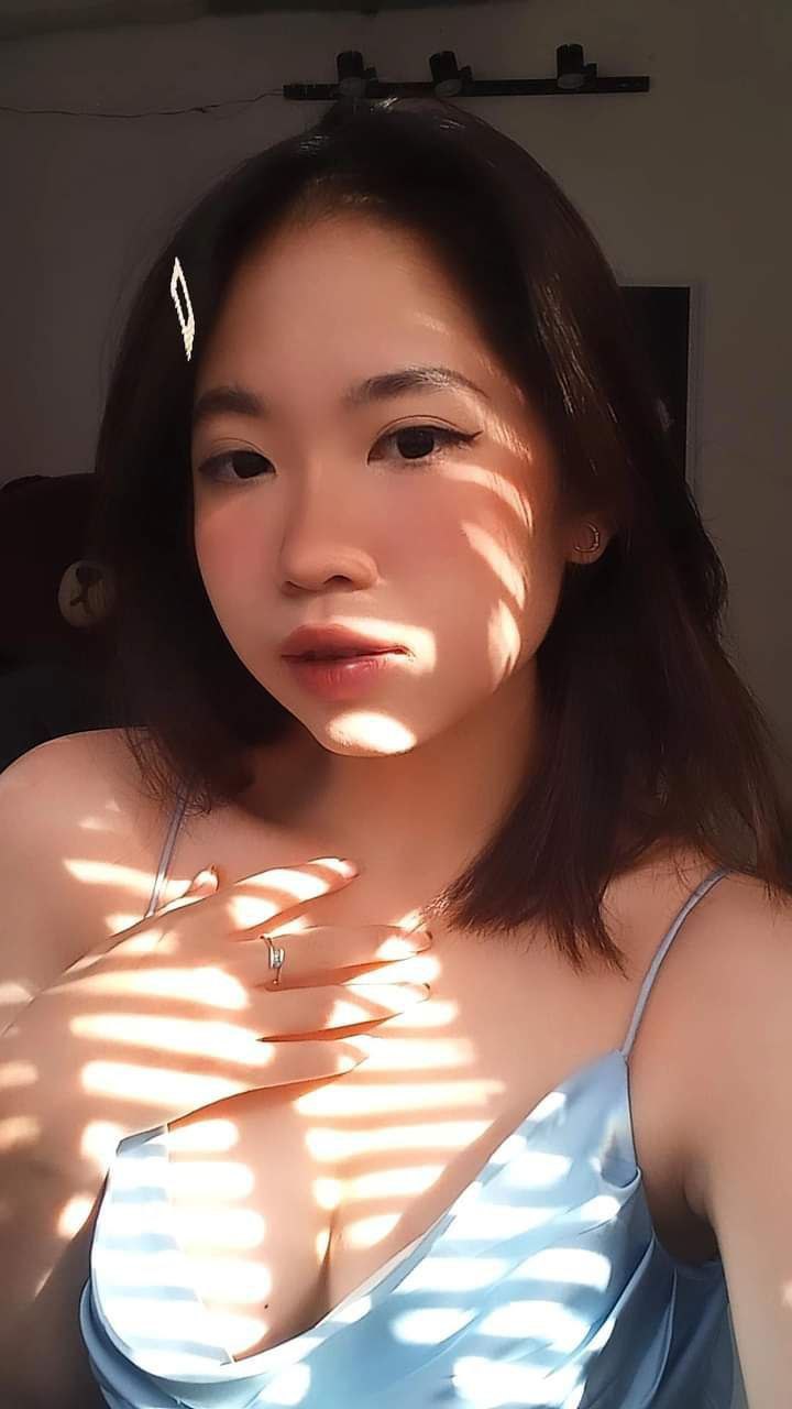 女的下面同时放两根进去小说