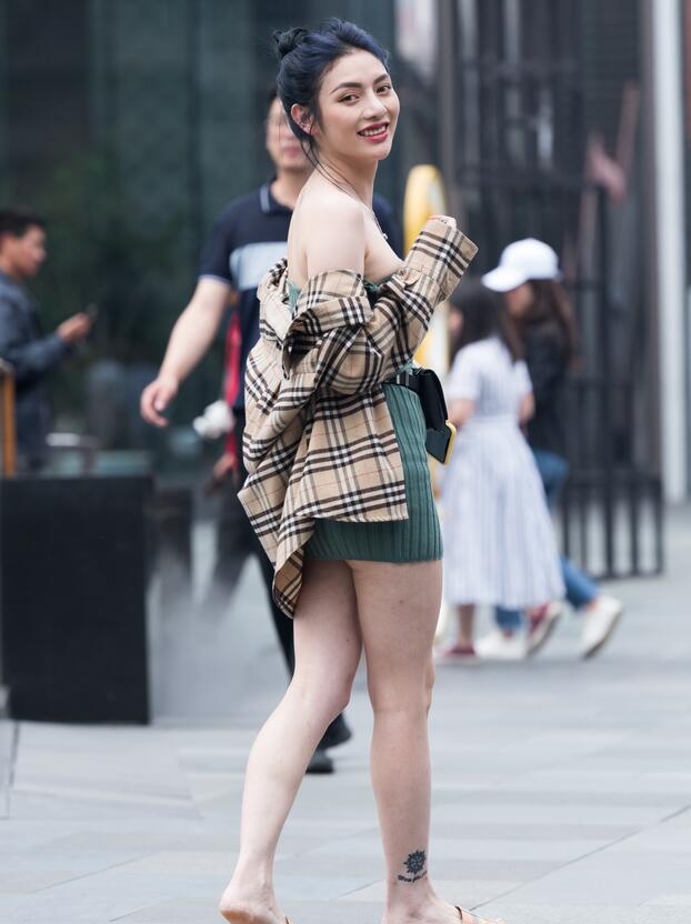 国模燕子大尺度私拍 [-好小好紧H有妇之夫 - 小鸡AV亲嘴伸进内衣揉胸口激烈图片