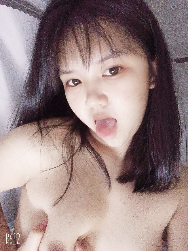 被脔日常H苏苏NP-美女裸露双奶头与尿口的图片 - 小鸡AV肉欲H-宫交H