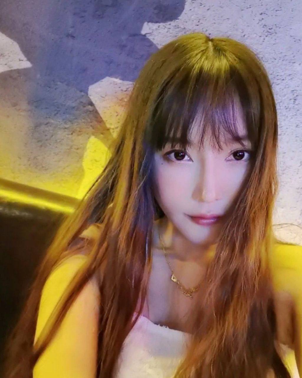 娇妻玩4P被三个男人伺候电影