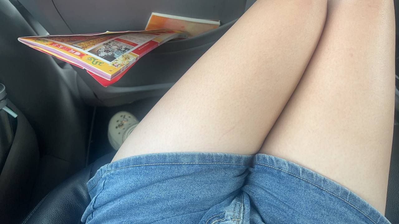 免费在线观看的毛片-车上疯狂做爰1韩国 - 小鸡AV一边吃奶一边做爰舒服吗