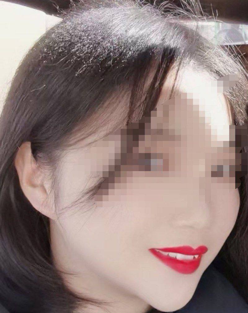 在桌下含她的花蒂和舌头H视频