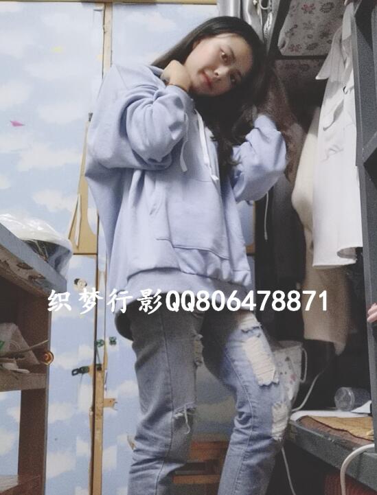 上司揉捏人妻丰满双乳电影