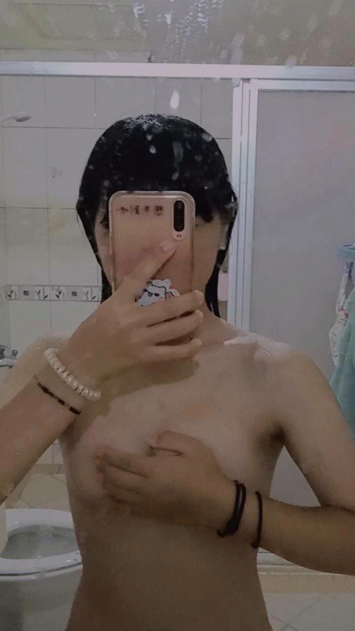 日韩一级免费毛片-精品国产高清久久久久久小说 - 小鸡AV女人张开腿让男人捅的视频