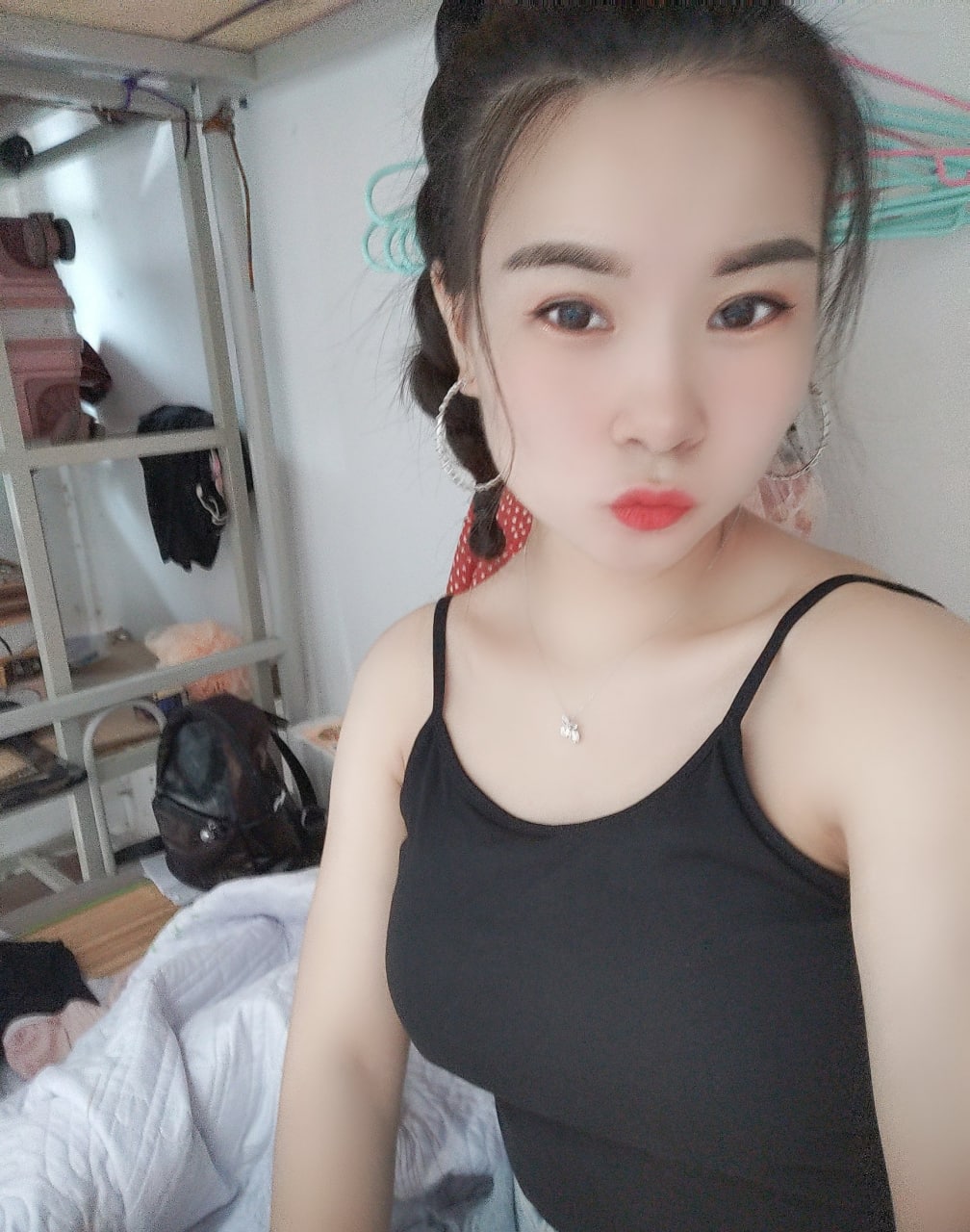 香港三级电电影天堂-第一次好紧3伦理 - 小鸡AV抬起老师的翘臀猛地冲击