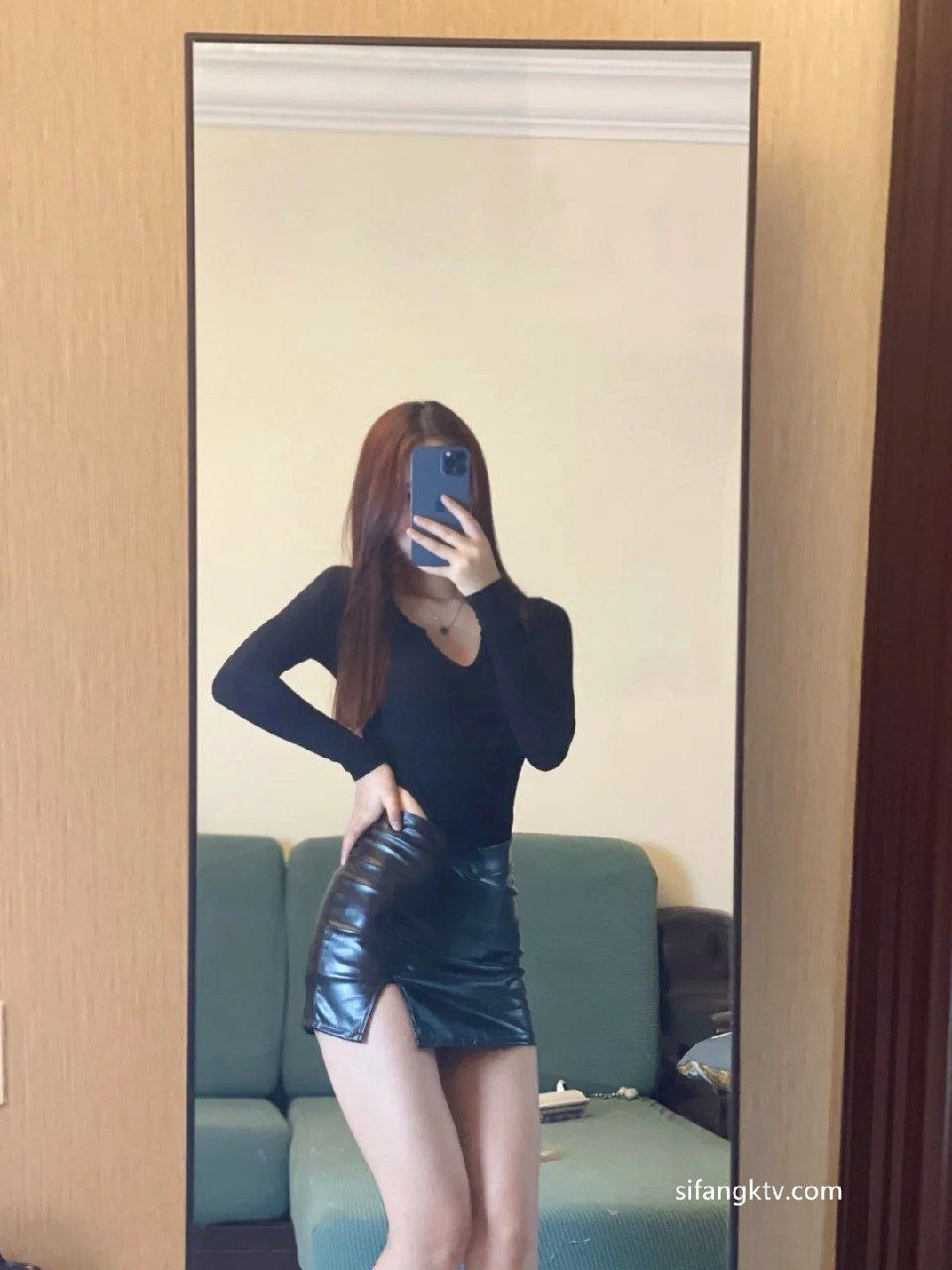 日日摸天天摸狠狠摸摸-99热99色 - 小鸡AV美女主动解开胸罩喂男人吃奶