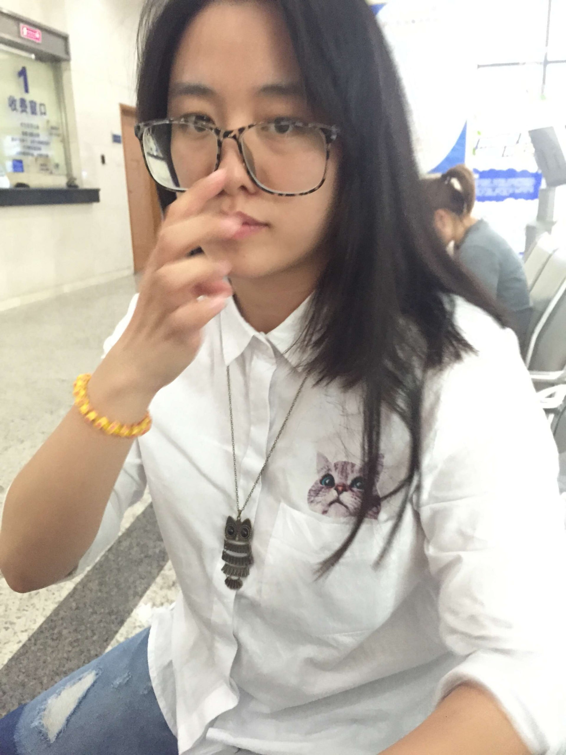 美女摸自己的下身摸出白浆