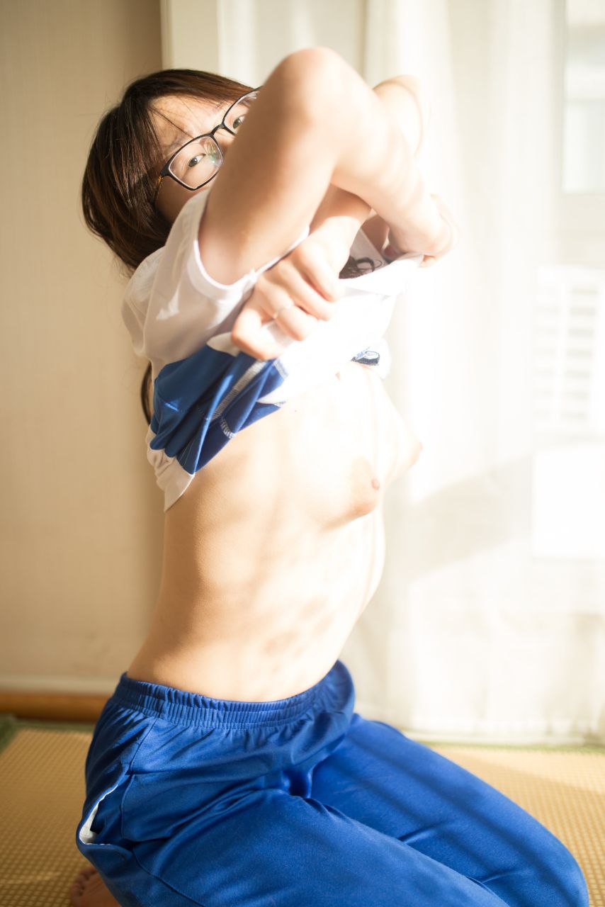 师生H湿 1V1-巜漂亮的女邻居又紧又爽三级 - 小鸡AV色戒 未删节版