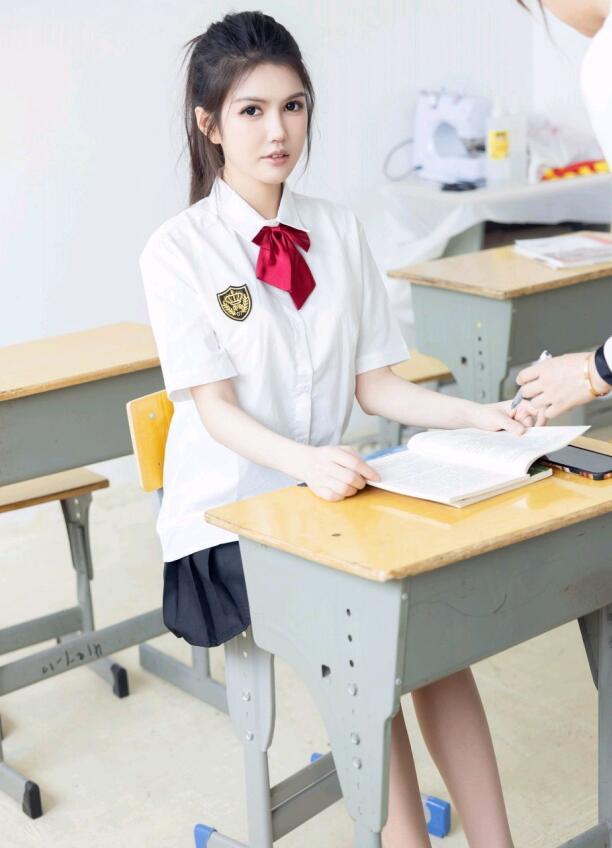 成年免费大片黄在线观看免费-中文 在线 有码 制服 视频 - 小鸡AV在办公室里揉弄小雪好爽