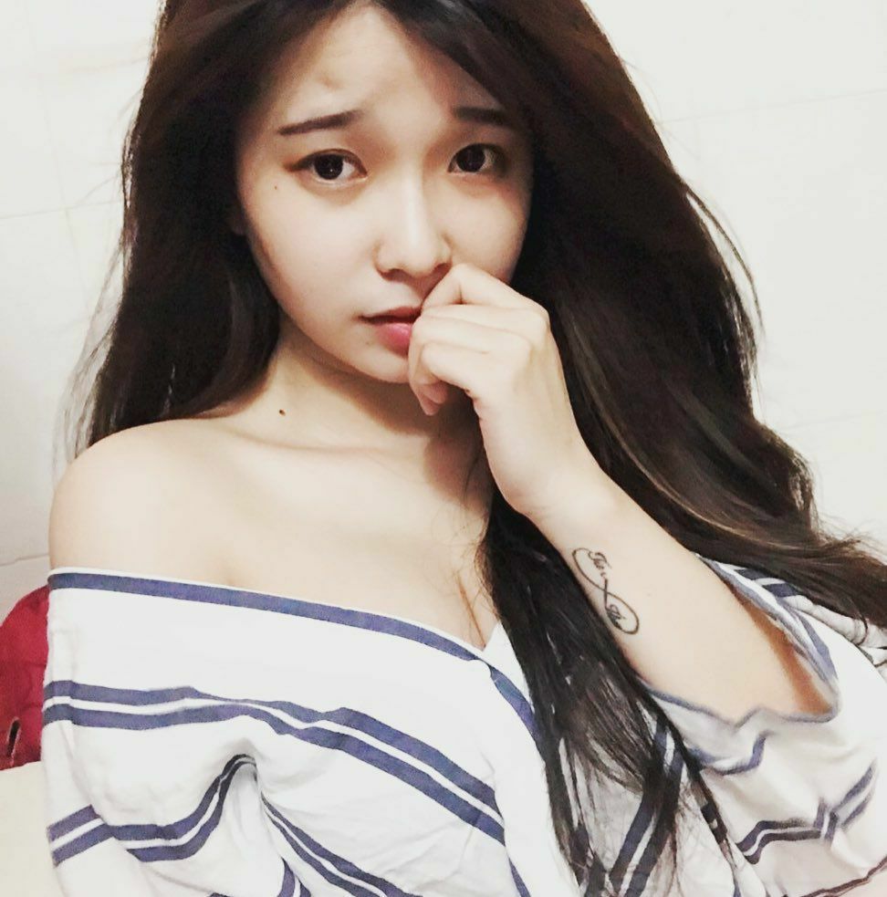 免费在线观看黄视频