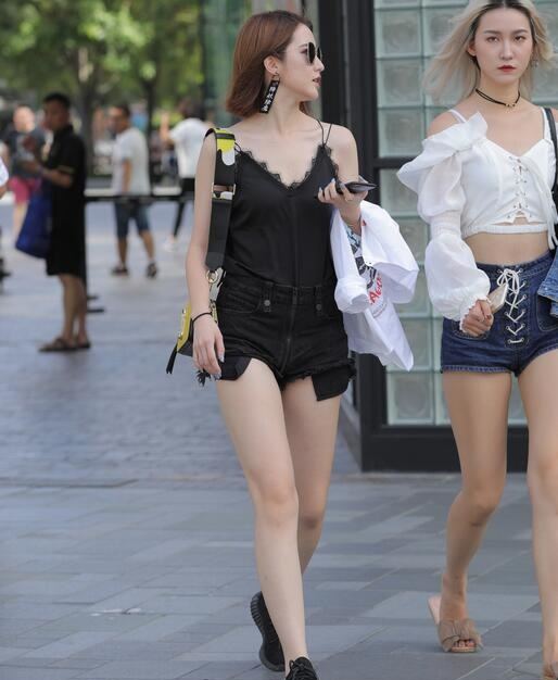 日韩成人免费在线-美女用手扒开粉嫩的尿口gif - 小鸡AV青青草a国产免费观看