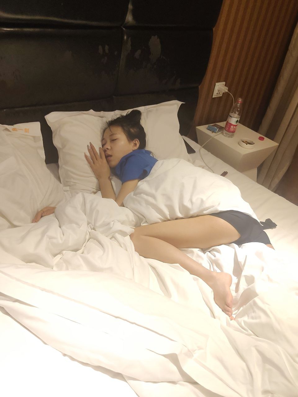 精品日韩视频-日本高清视频www夜色资源 - 小鸡AV男的一边揉女的胸一边摸下面