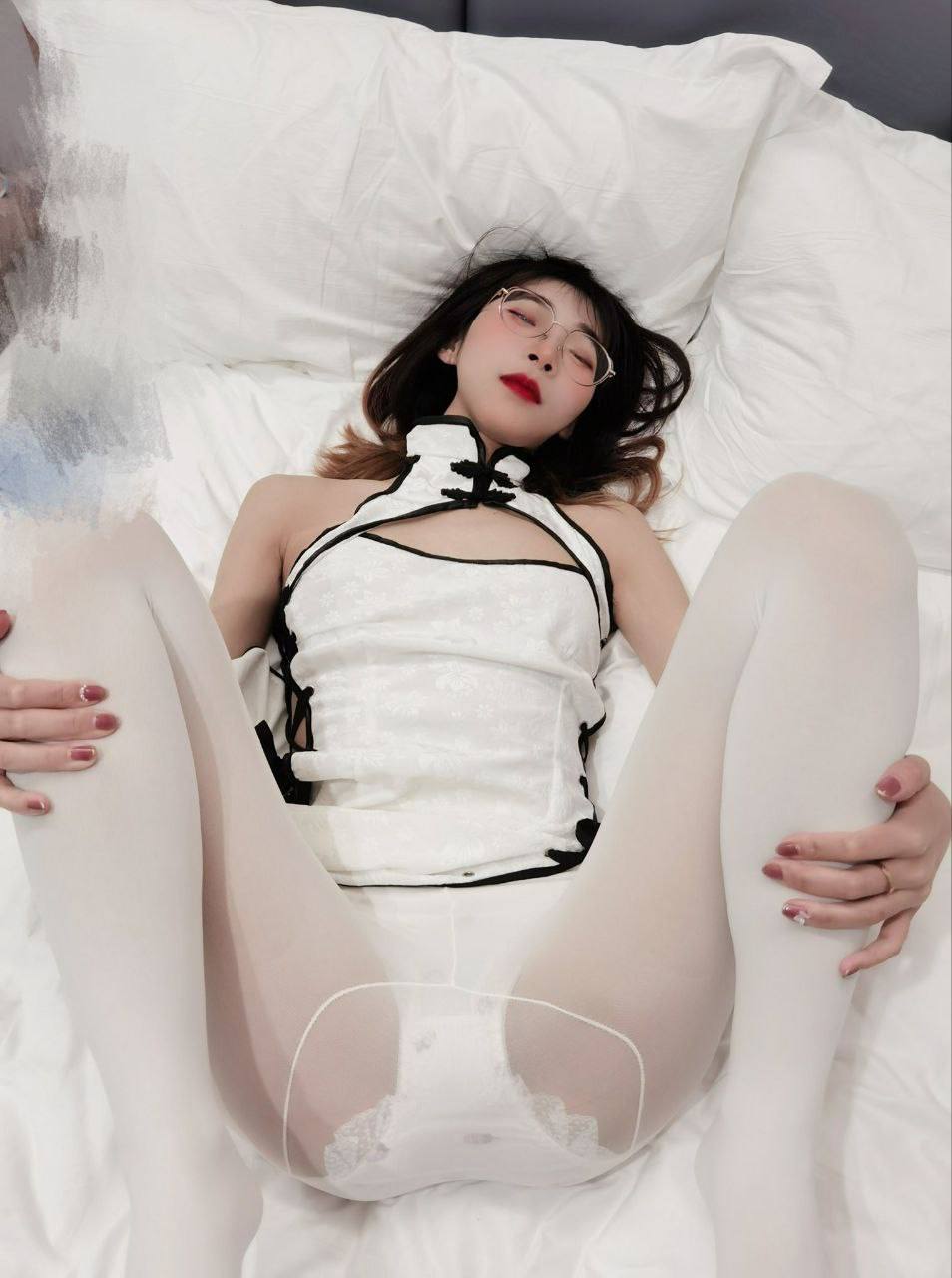 伊人久久大香线蕉综合99-亚洲一区在线观看无码欧美 - 小鸡AV美女露乳网站