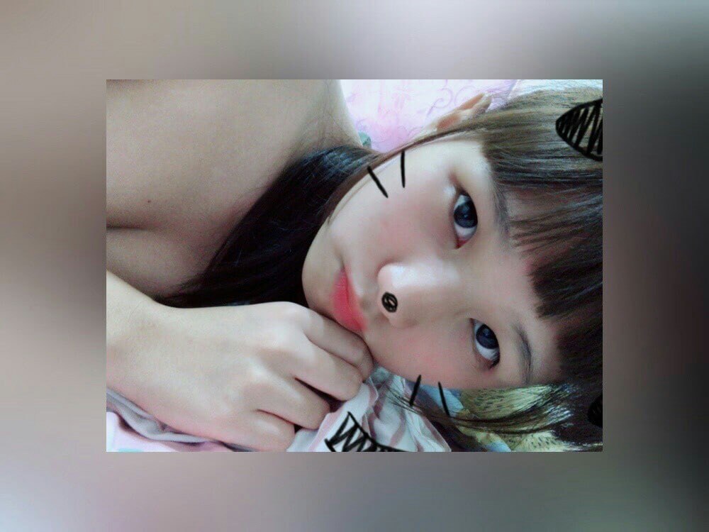 男同桌把我的奶罩扒了亲我的胸