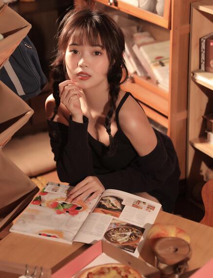 免费稚嫩福利-bl一攻多受h嗯啊巨肉 - 小鸡AV青青网视频