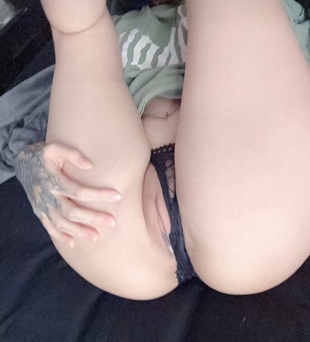 娇妻让壮男弄的流白浆