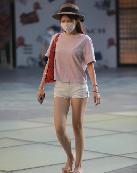 三级免费毛片-男人手伸进我奶罩揉我胸 - 小鸡AV欧美精品一二三