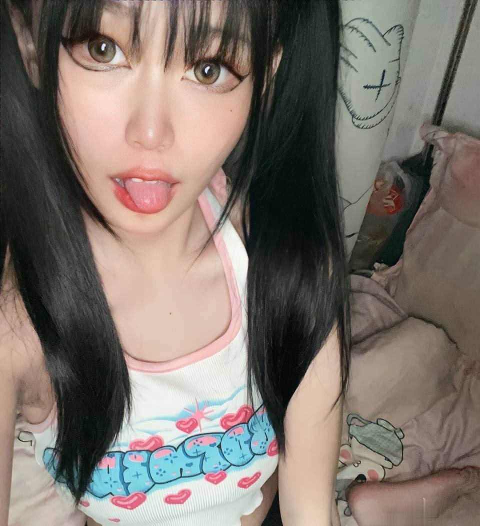 伊人成综合-久久这里只有精品国产 - 小鸡AV双性np玩烂了np杂交