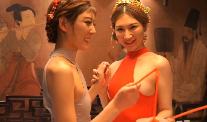 《丰满的女邻居》韩国-很详细的肉肉床文过程片段 - 小鸡AV日韩视频中文字幕精品偷拍