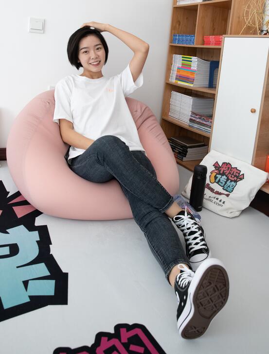 免费污又色又爽又黄的小说-免费艹逼 - 小鸡AV玉芬慢慢地张开双腿