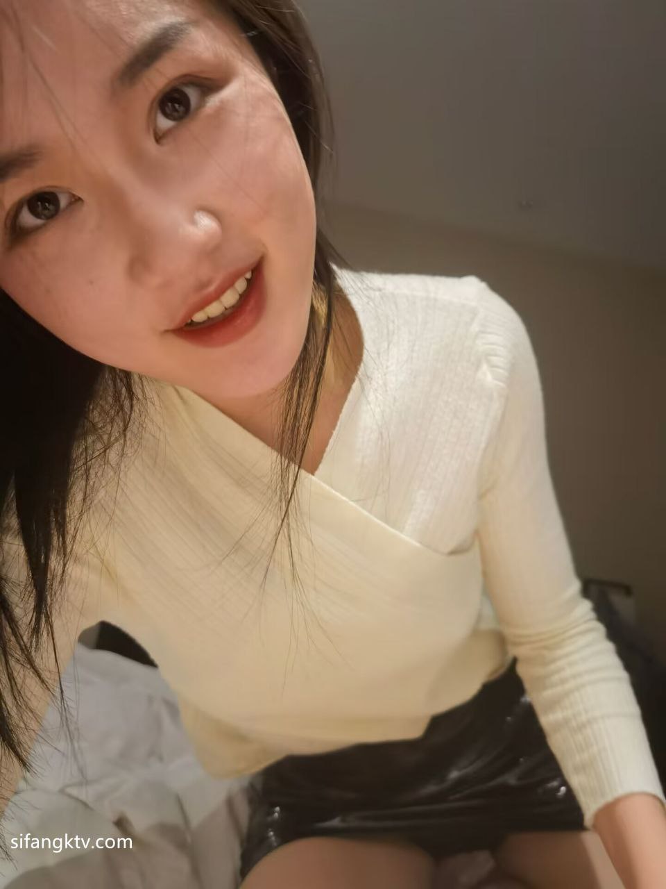 情欲荡乳办公室HD-r级韩国大尺度在线2017 - 小鸡AV啊在公交车上被轮流玩