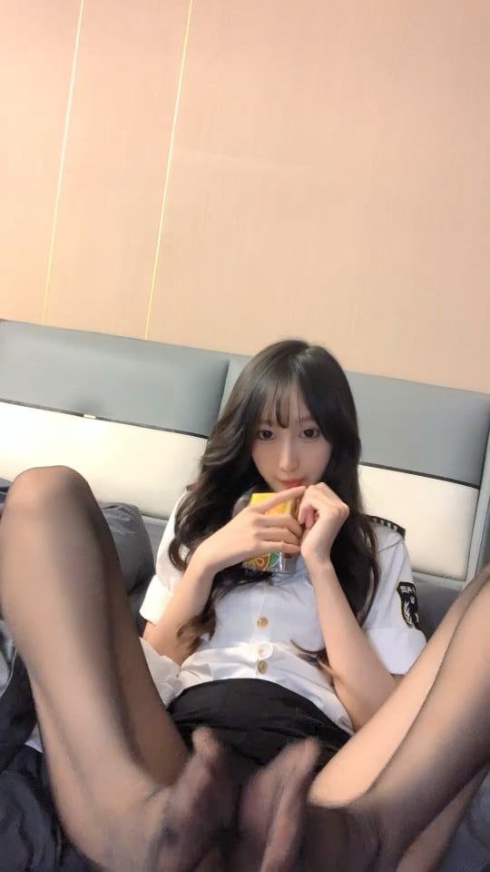 美女扒开腿让男人桶爽的图片-在线看国产精品 - 小鸡AV精品视频在线免费播放