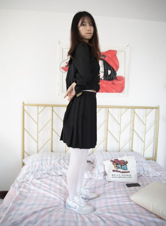 被吊起来张开腿供人玩弄H-挺进进麻麻的蜜臀 - 小鸡AV精品人妻无码一区二区三区9