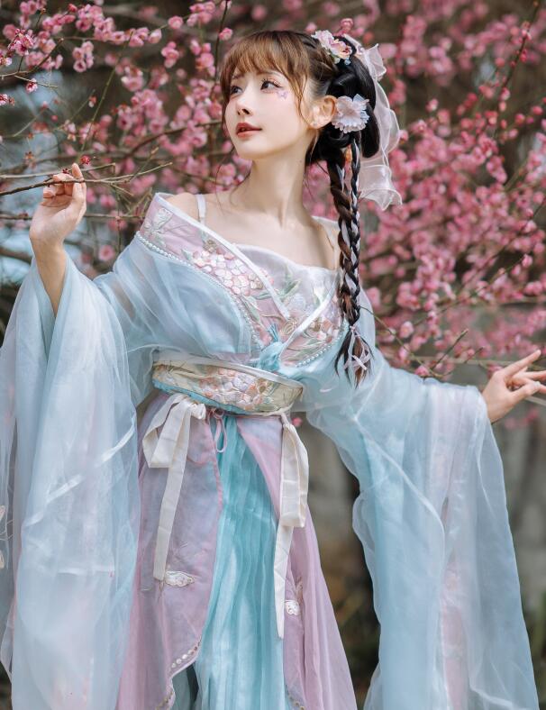 久久在精品线影院-美女被免费喷白浆视频 - 小鸡AV老头边吃奶边挵进去呻吟