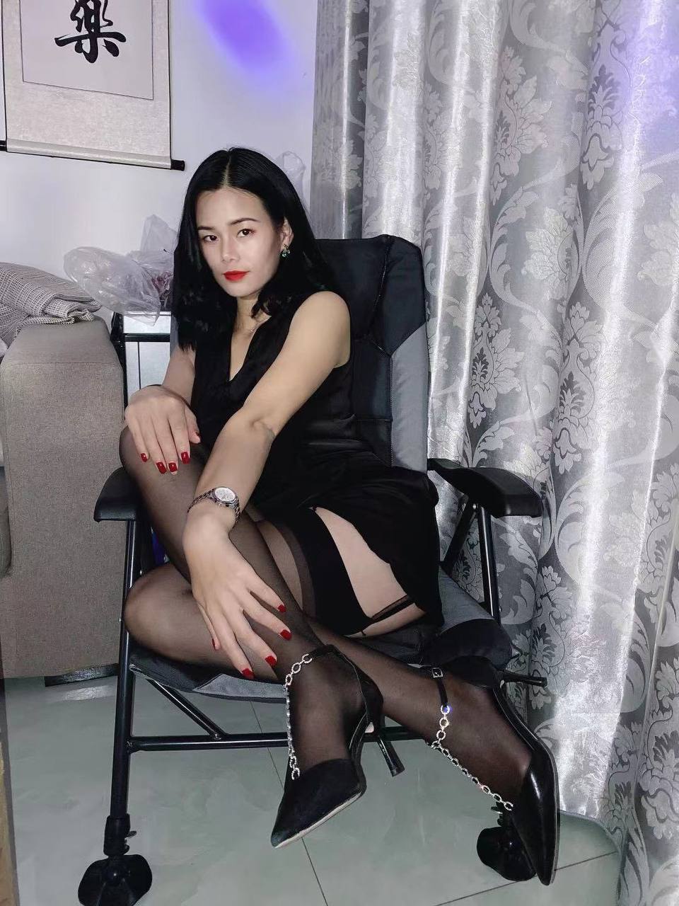 60岁老年熟妇在线无码-免费精品美女久久久久久久久久 - 小鸡AV公车上强行被灌满脓液H