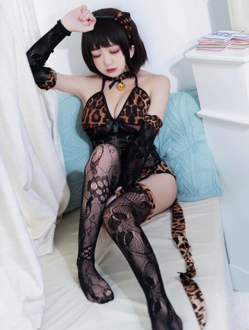 被黑人各种姿势猛烈进出视频