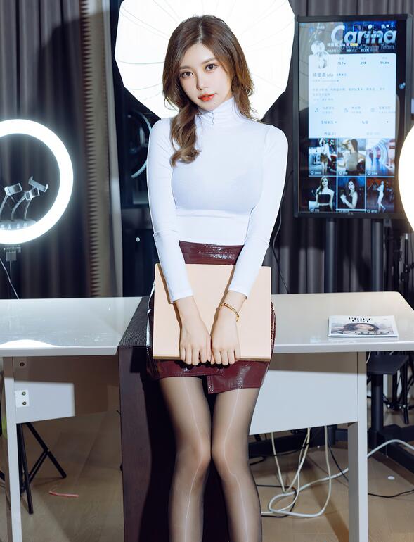 gogo999亚洲肉体艺术棚拍-夜夜爽66 - 小鸡AV荒岛调教刘亦菲