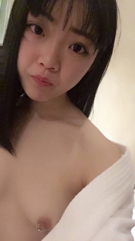 4p三个男人让我爽了一夜-里番肉工口全彩无遮挡 - 小鸡AV扒开她的腿屁股直流白色液体