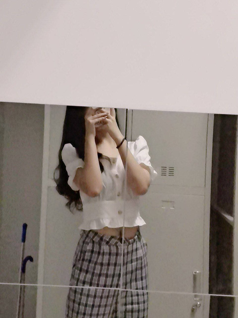 粉嫩被两个粗黑疯狂进出网站