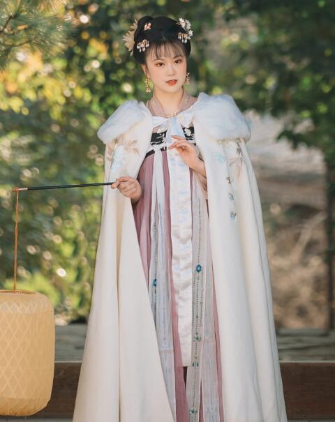 三级免费毛片-男人手伸进我奶罩揉我胸 - 小鸡AV久久色播